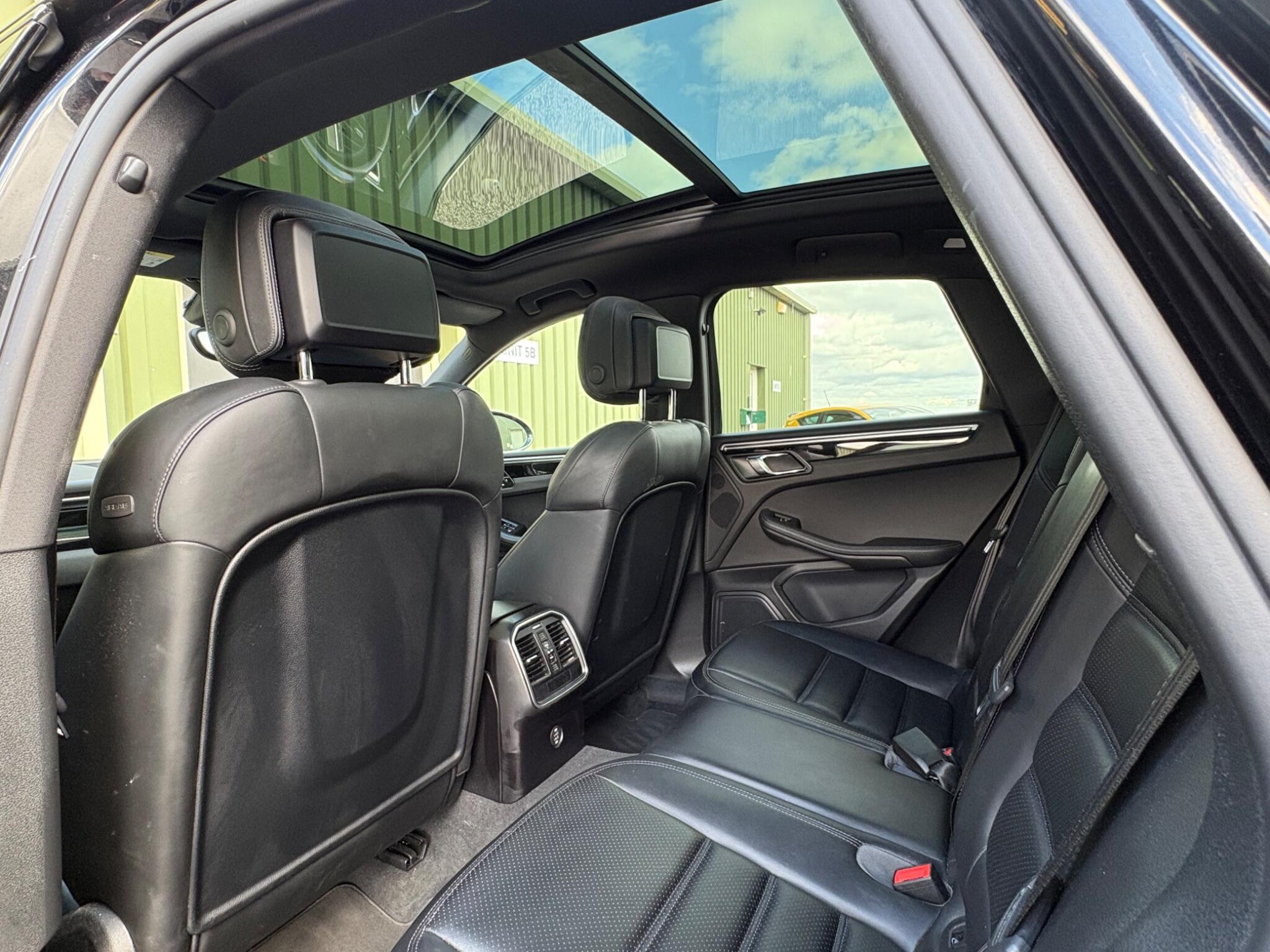 Porsche Macan - Image 18