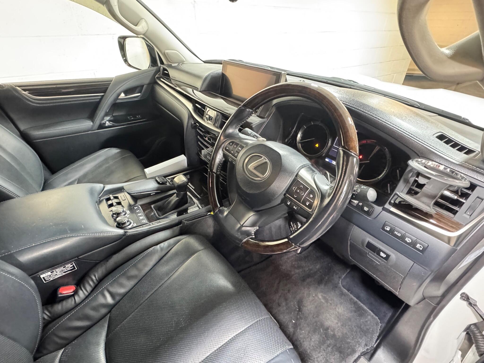 Lexus LX - Image 9