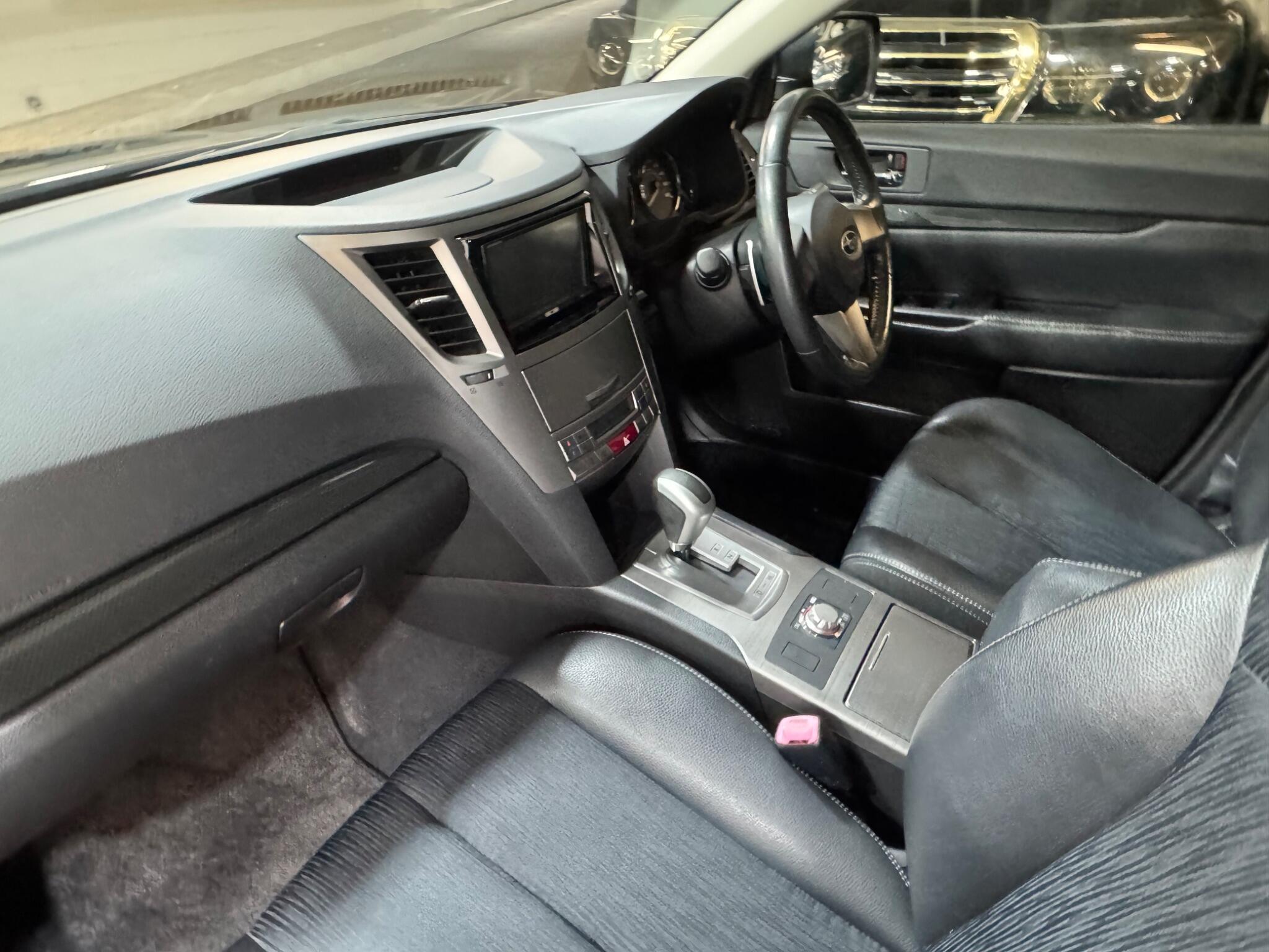Subaru Legacy - Image 10