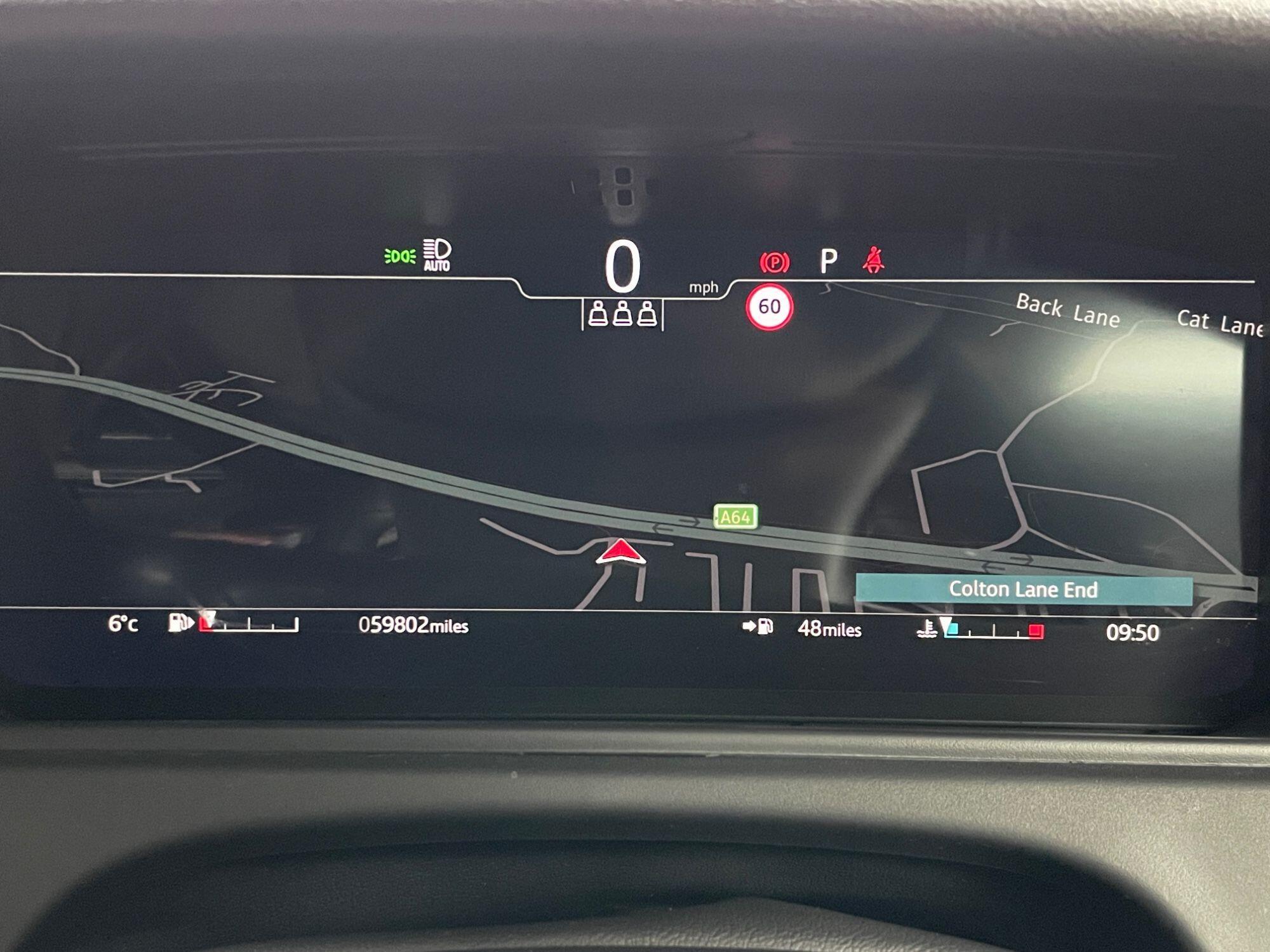 Land Rover Range Rover Velar - Image 40