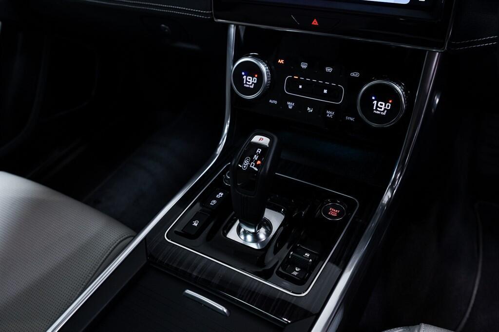Jaguar XE - Image 19