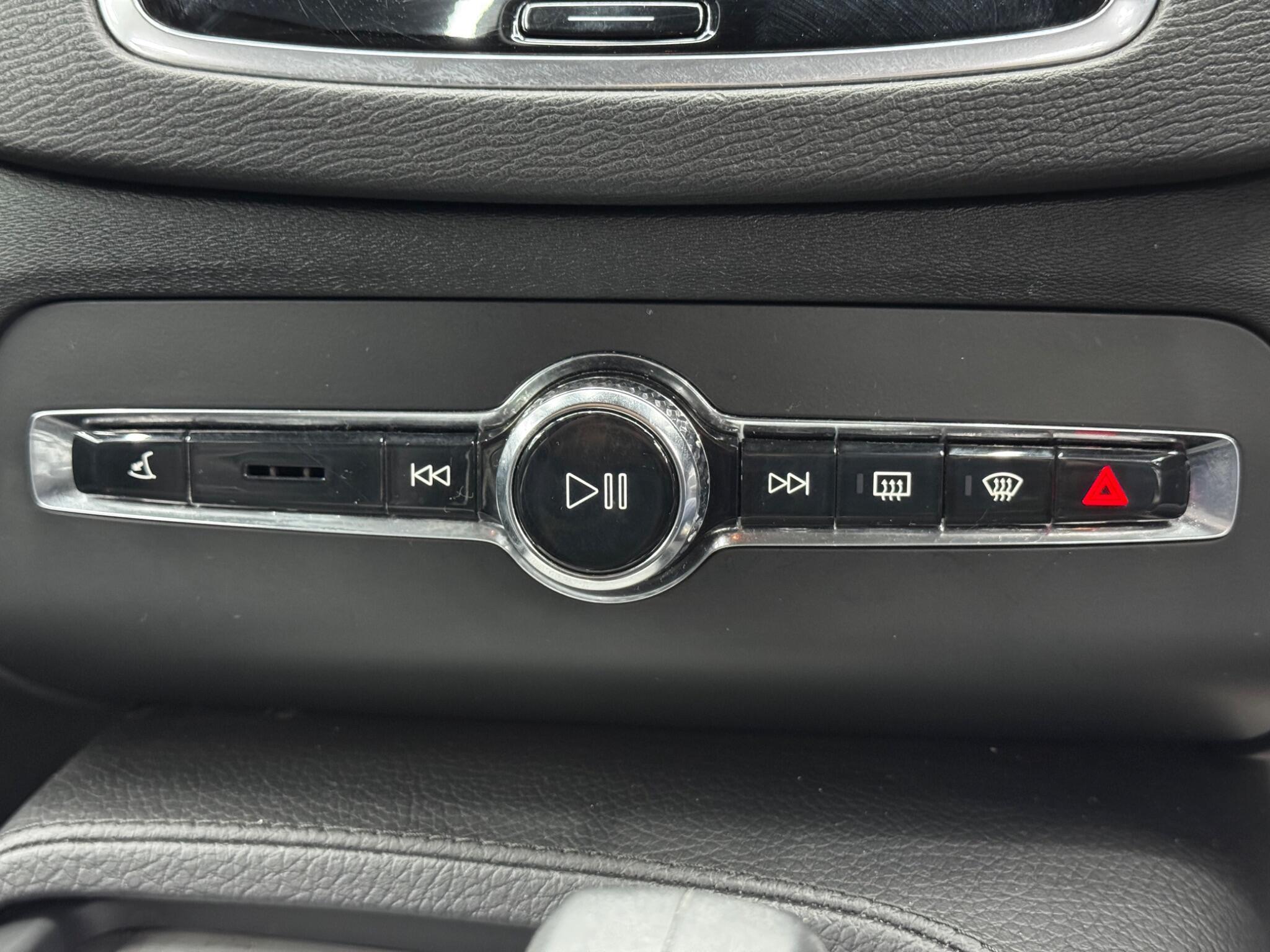 Volvo XC90 - Image 27