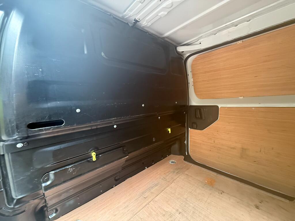 Peugeot Expert - Image 19