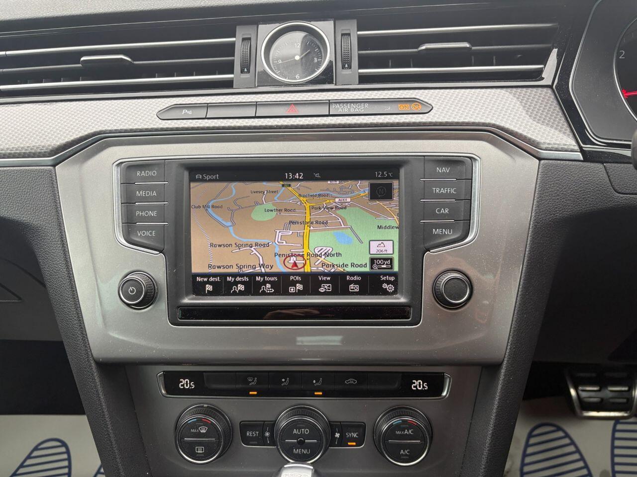 Volkswagen Passat - Image 4