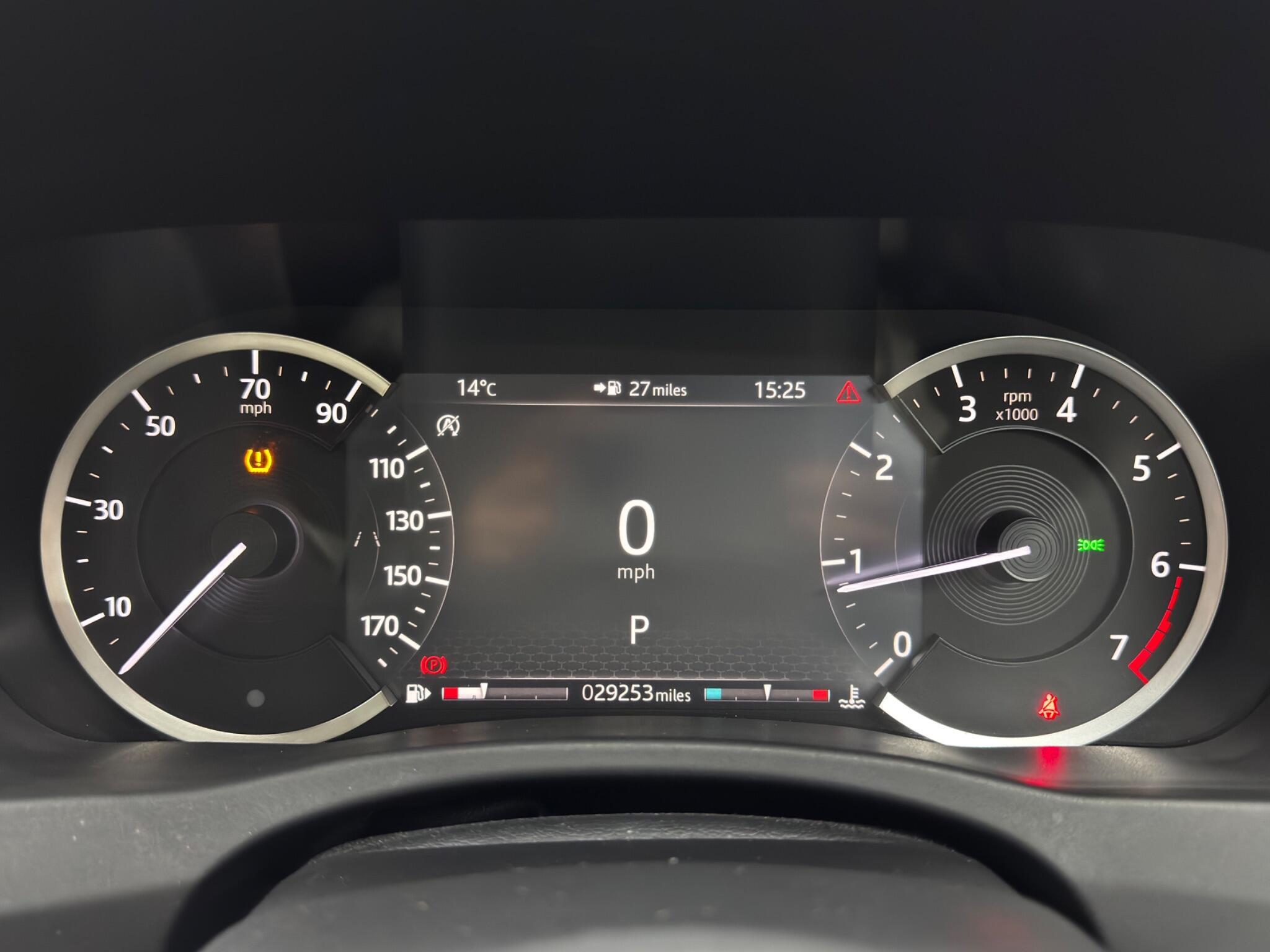 Jaguar XE - Image 20