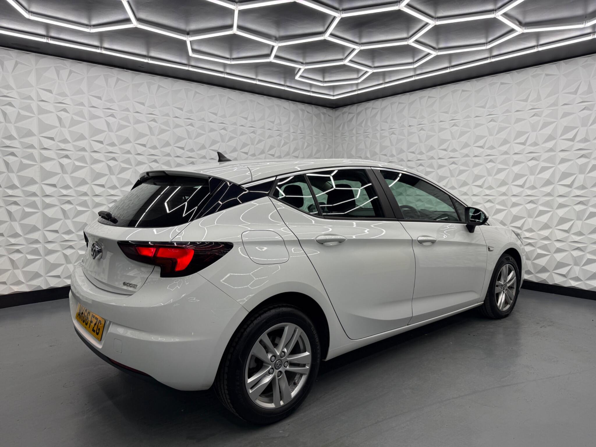 Vauxhall Astra - Image 16