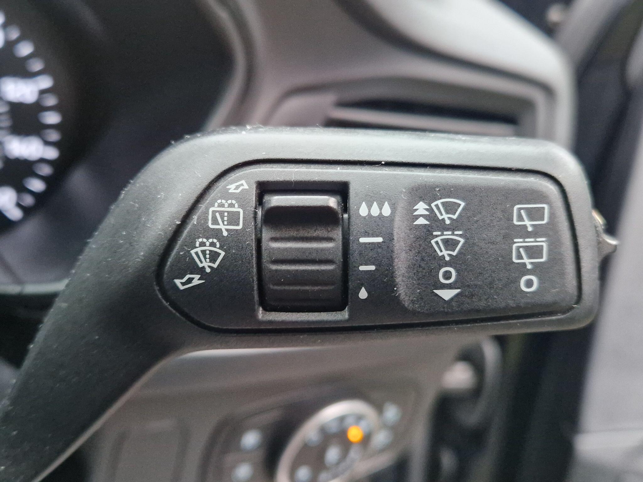 Ford Focus - Image 45