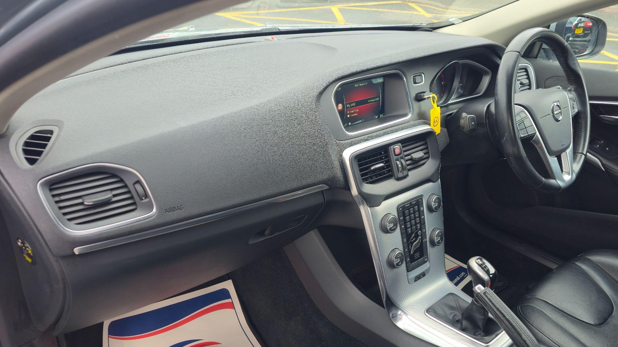 Volvo V40 - Image 17