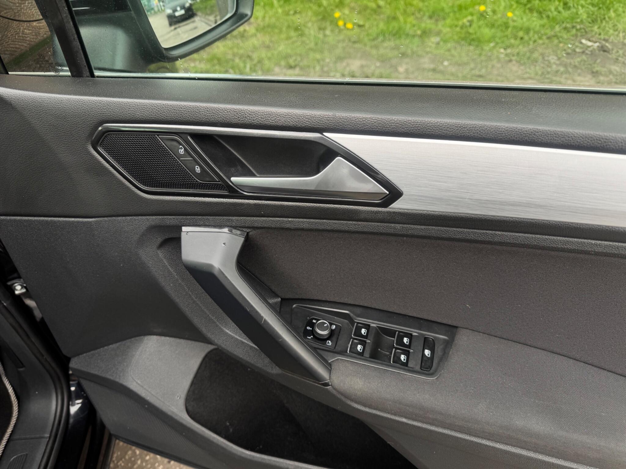 Volkswagen Tiguan - Image 43