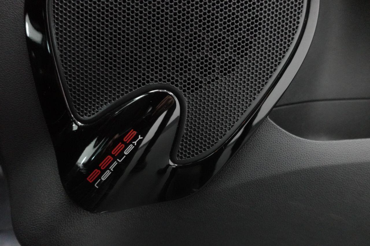 Renault Clio - Image 17