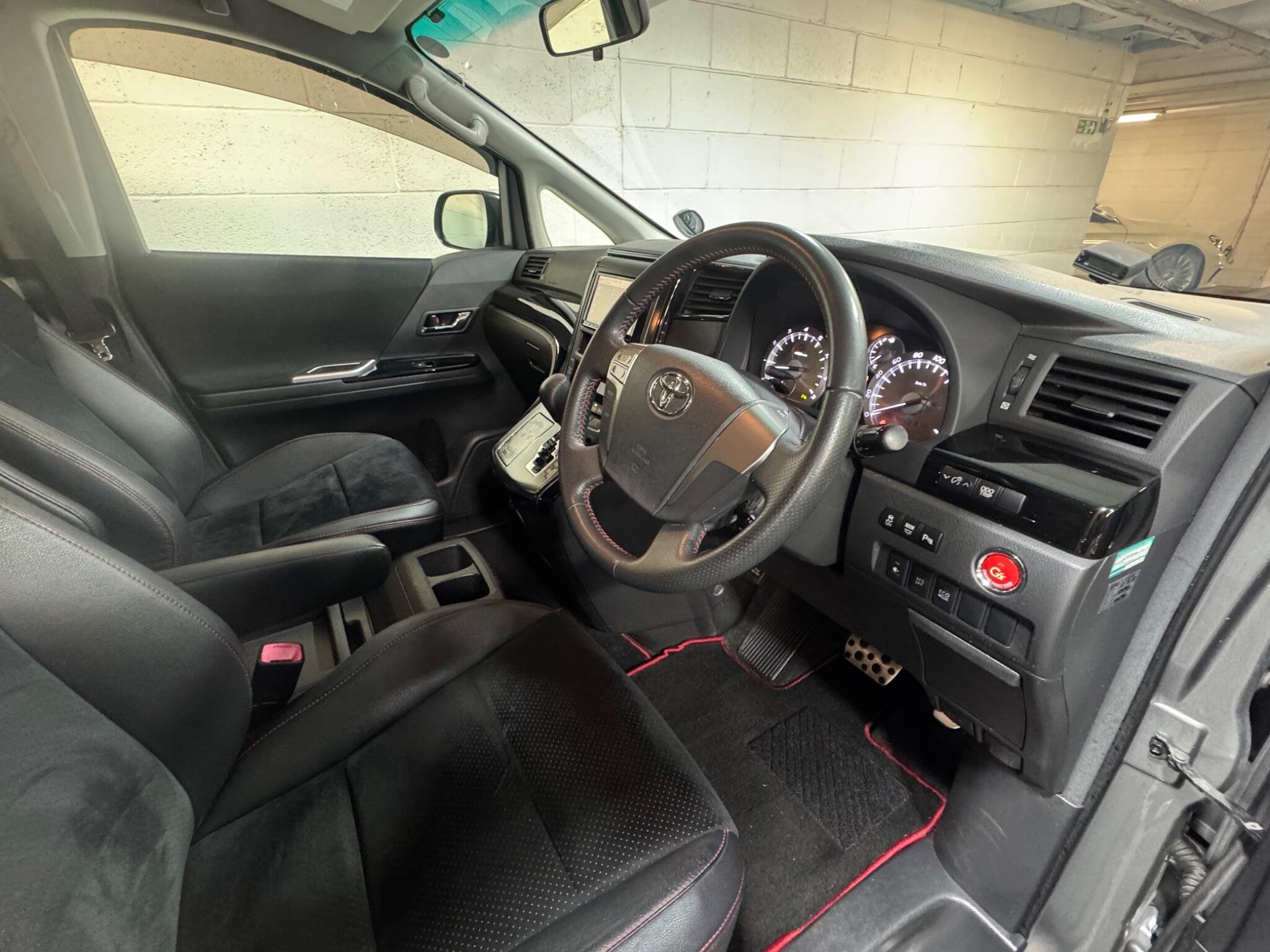 Toyota Alphard - Image 9