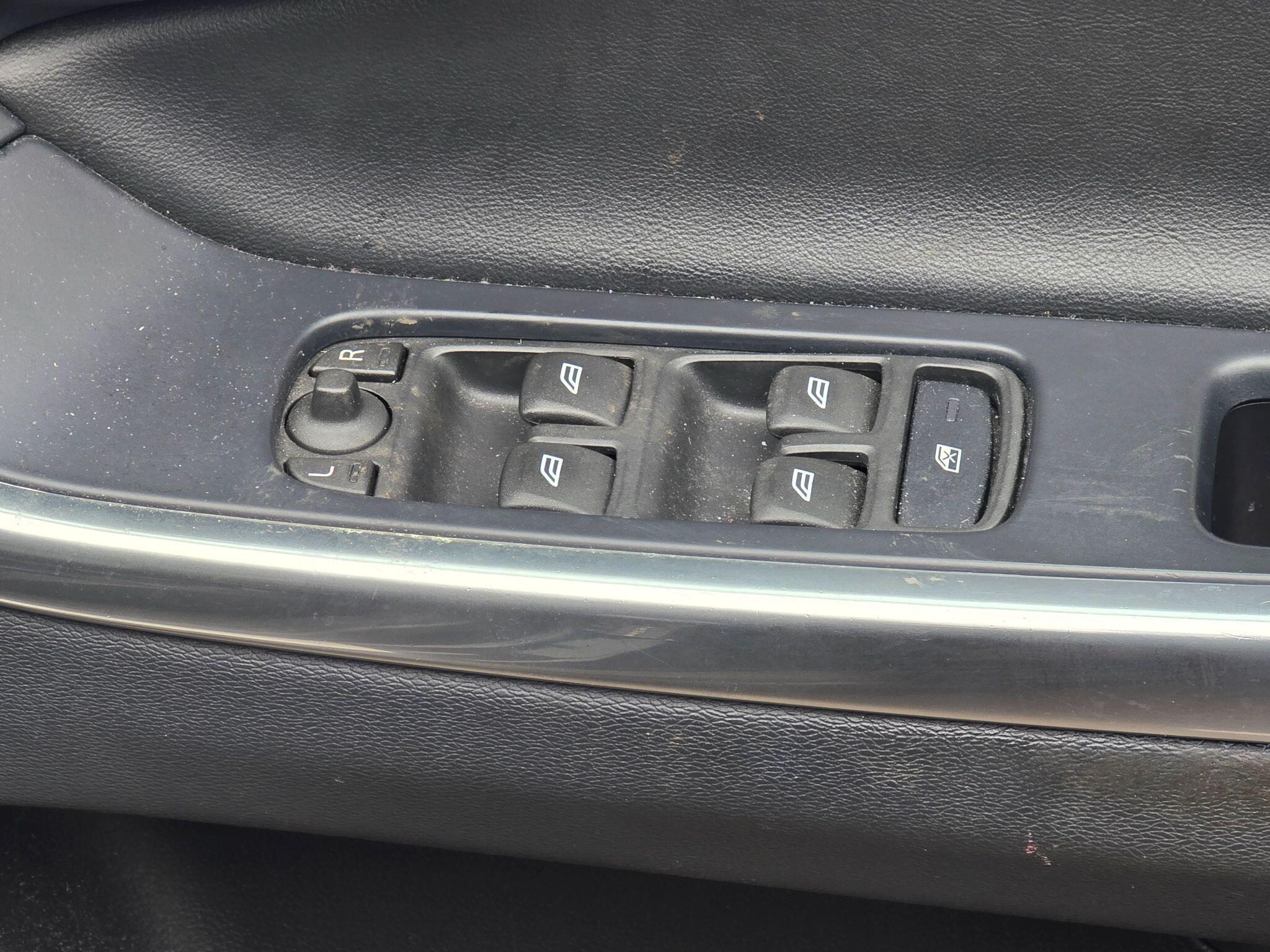 Volvo XC60 - Image 32