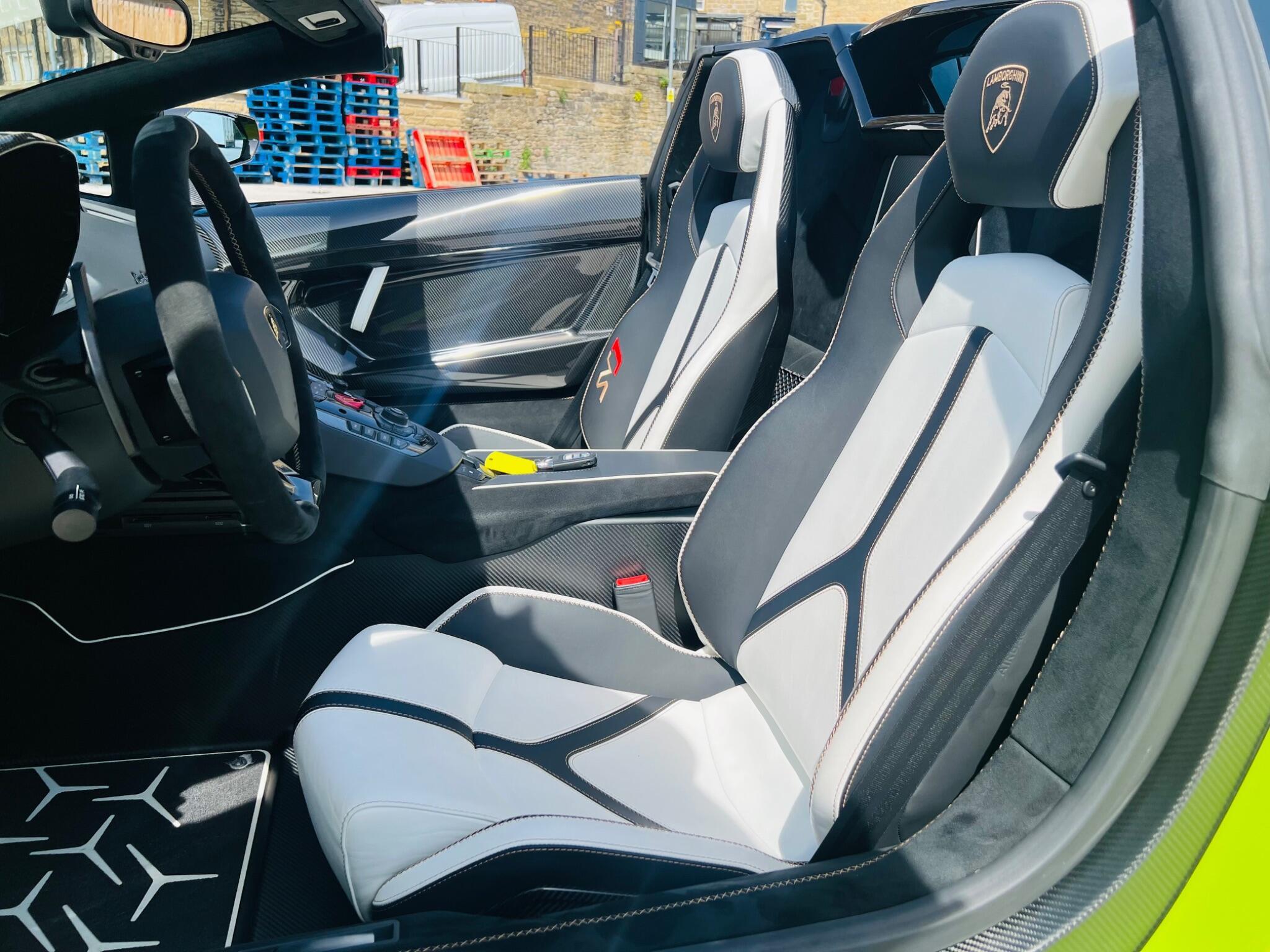 Lamborghini Aventador - Image 9