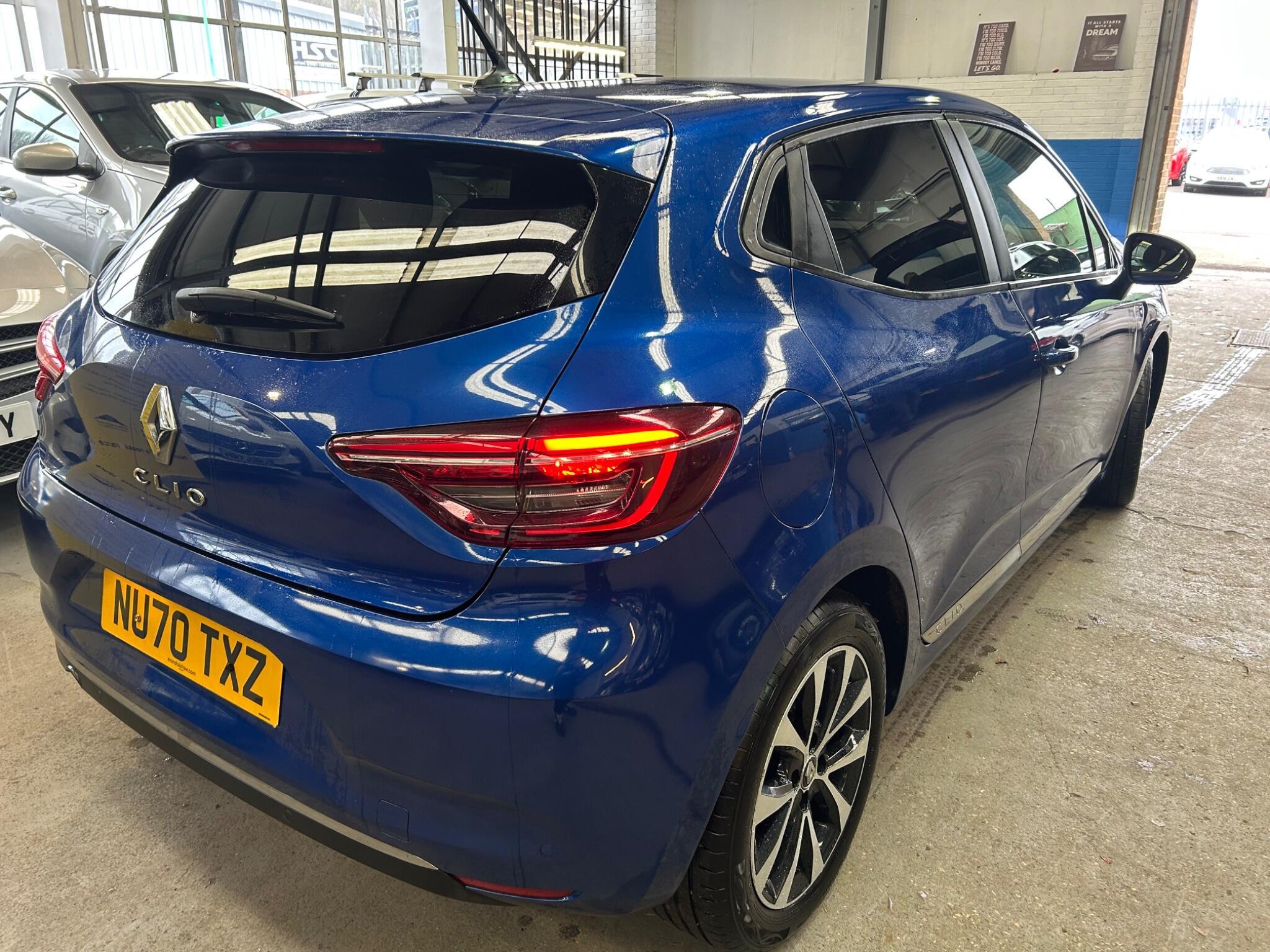 Renault Clio - Image 9