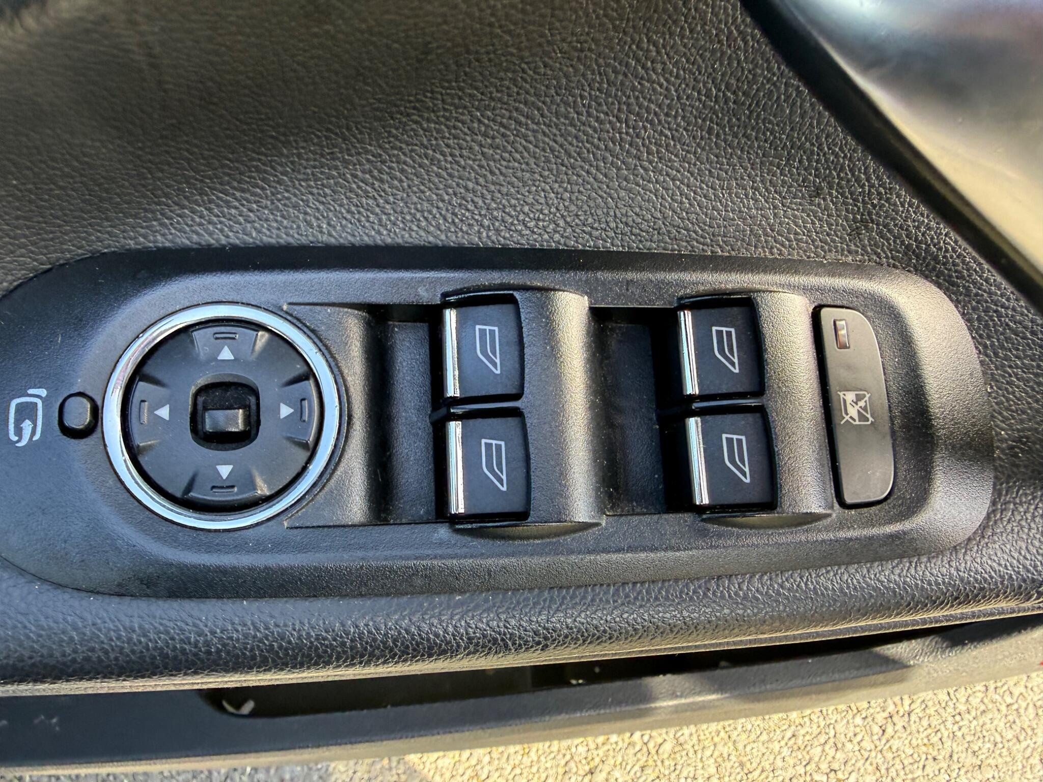 Ford Mondeo - Image 20
