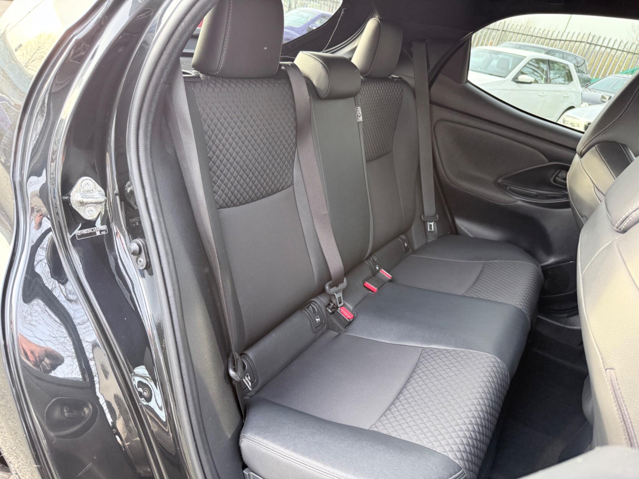 Toyota Yaris - Image 11