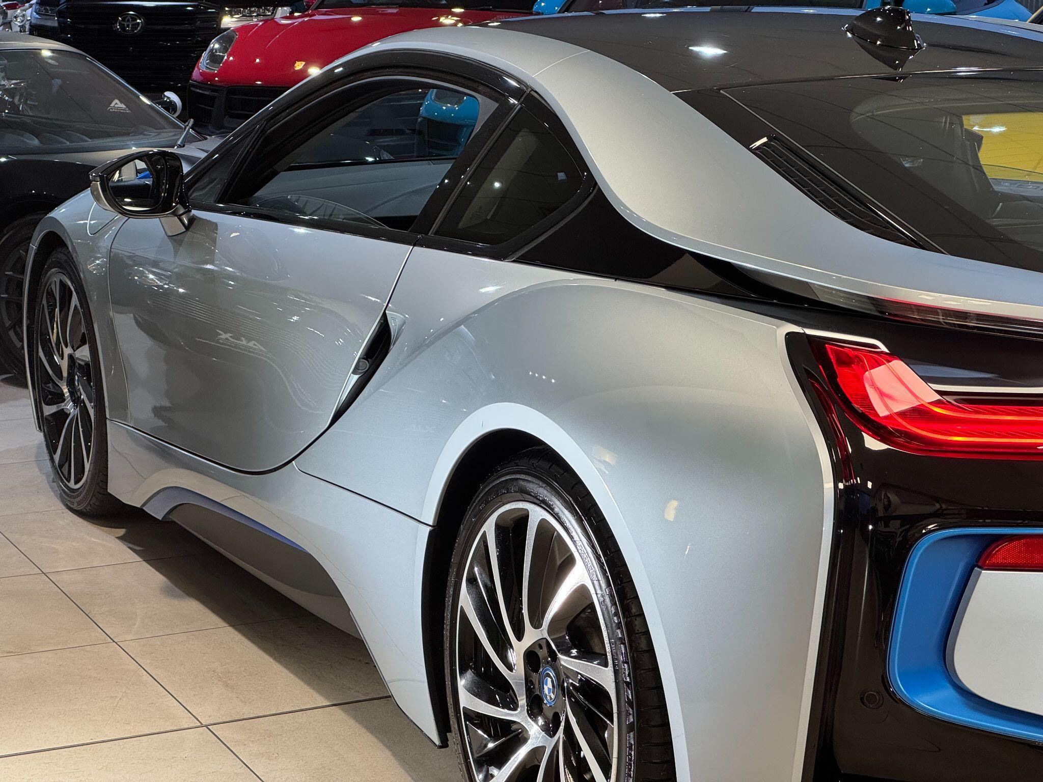 BMW i8 - Image 14