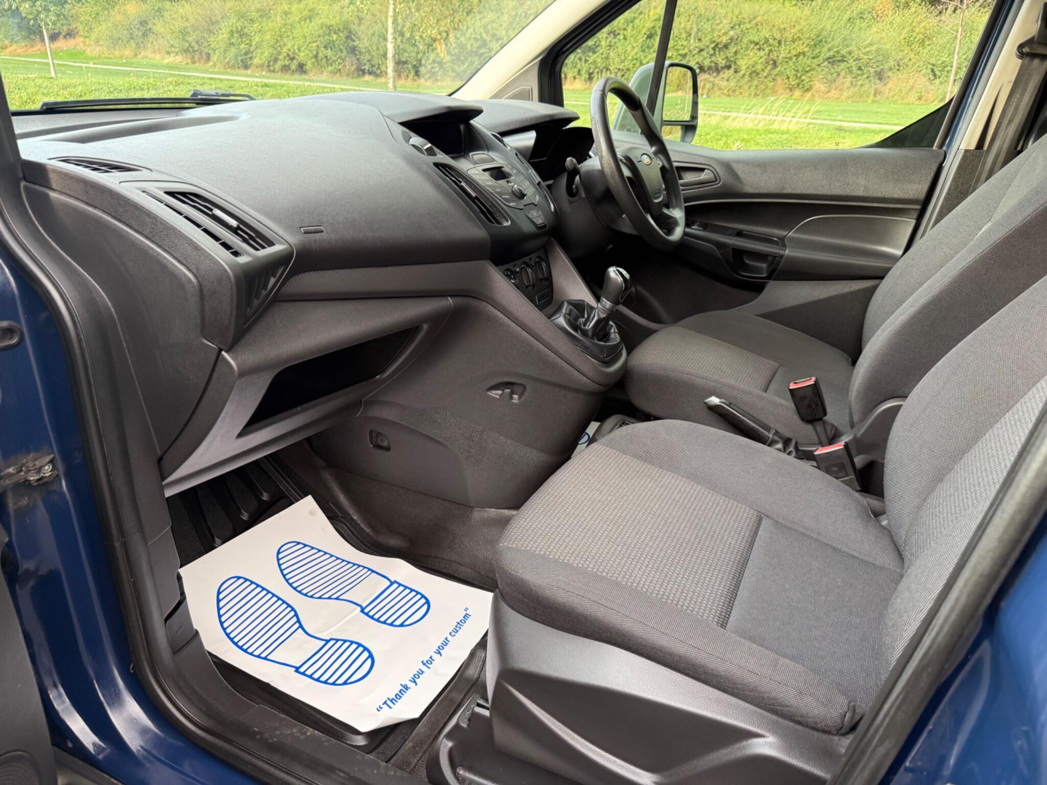 Ford Transit Connect - Image 9
