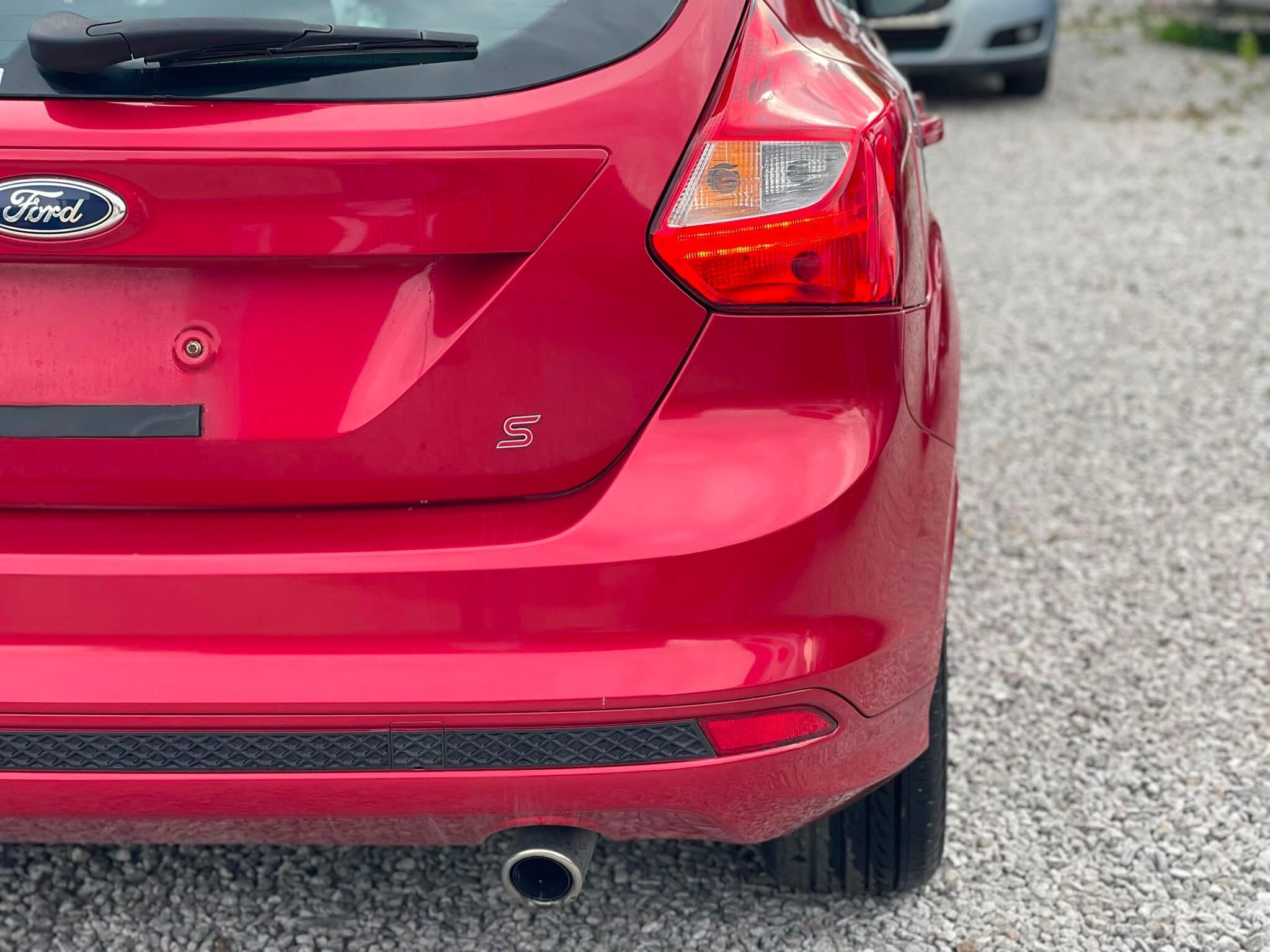 Ford Focus - Image 13