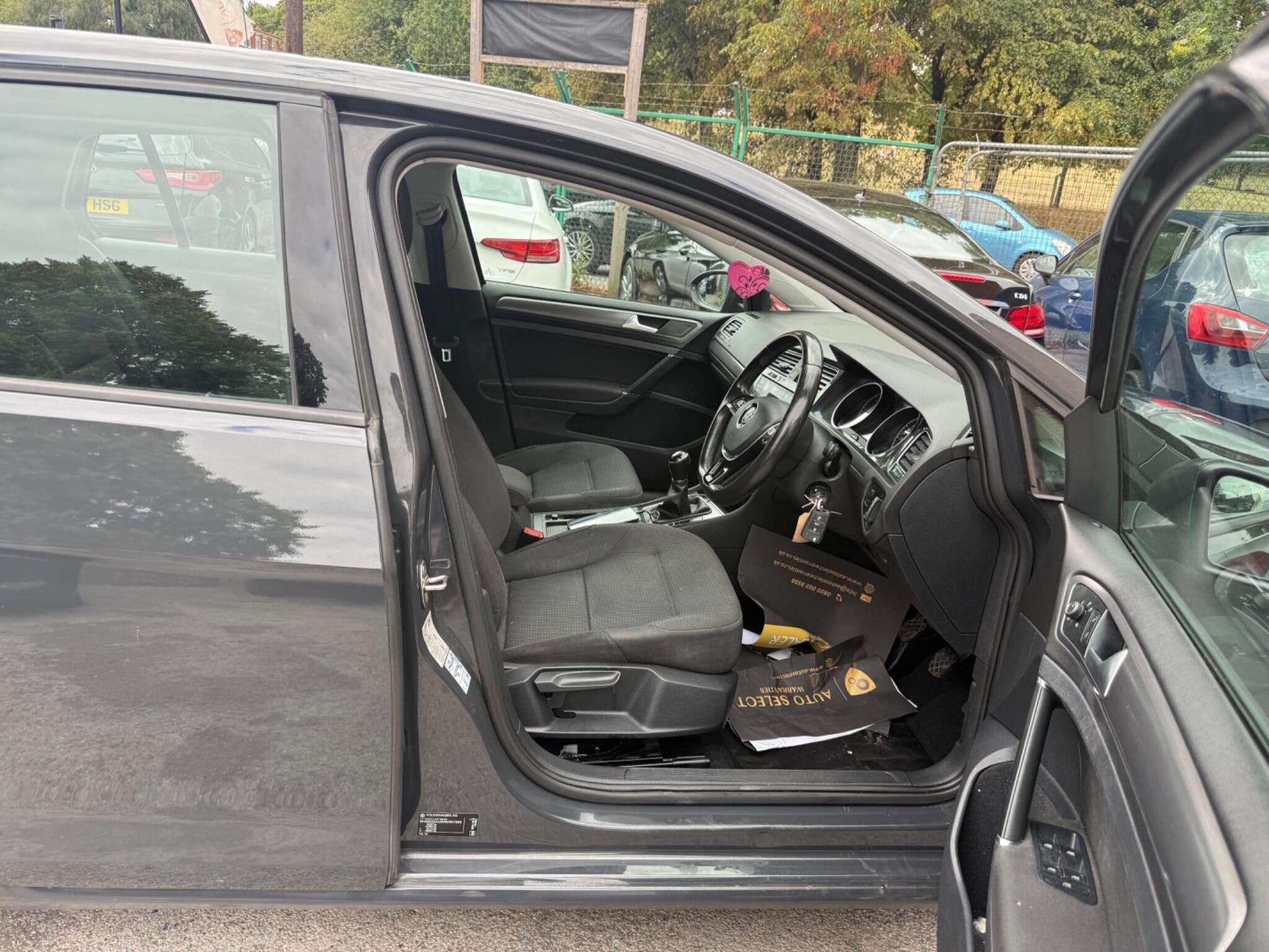 Volkswagen Golf - Image 18