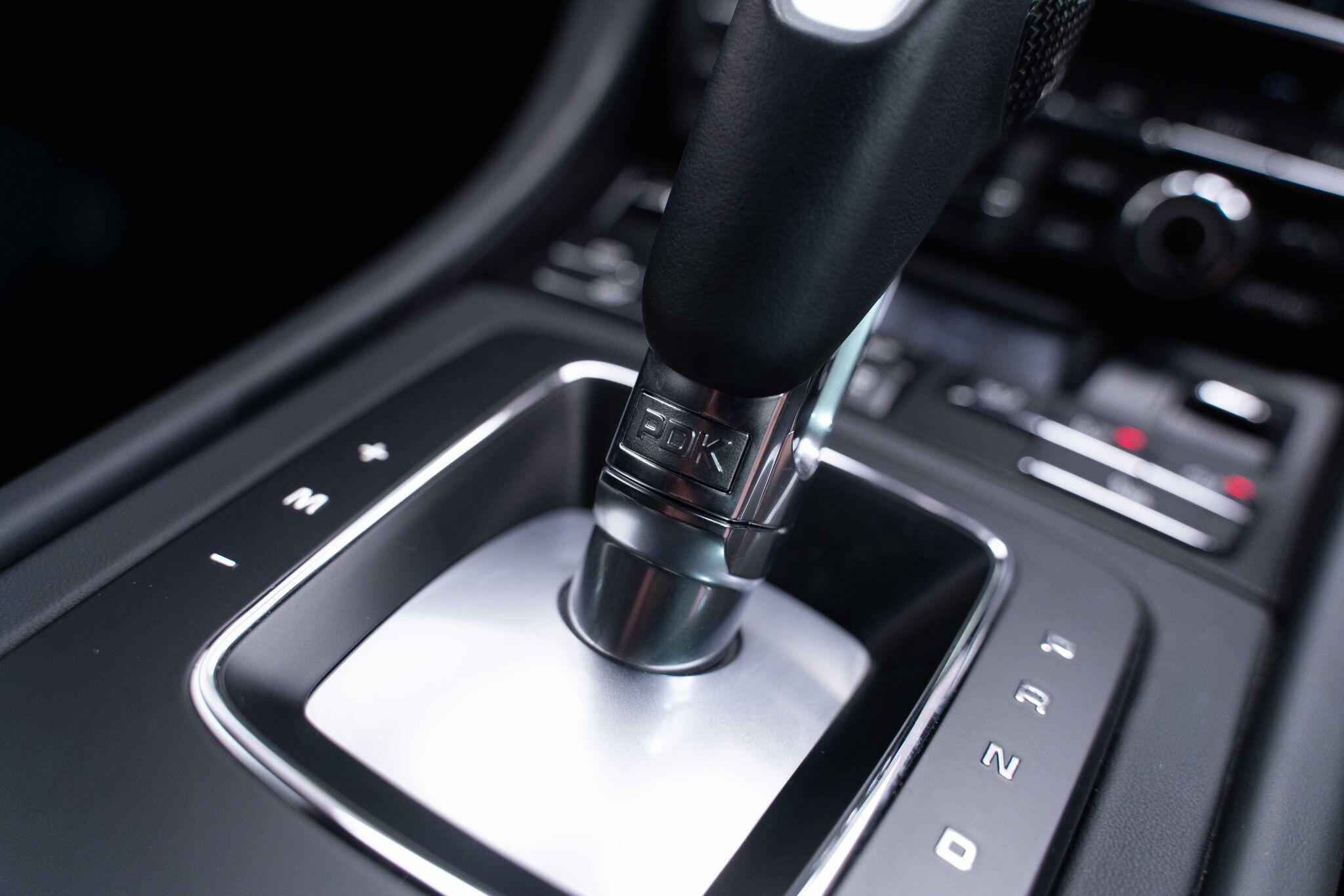 Porsche Cayman - Image 11