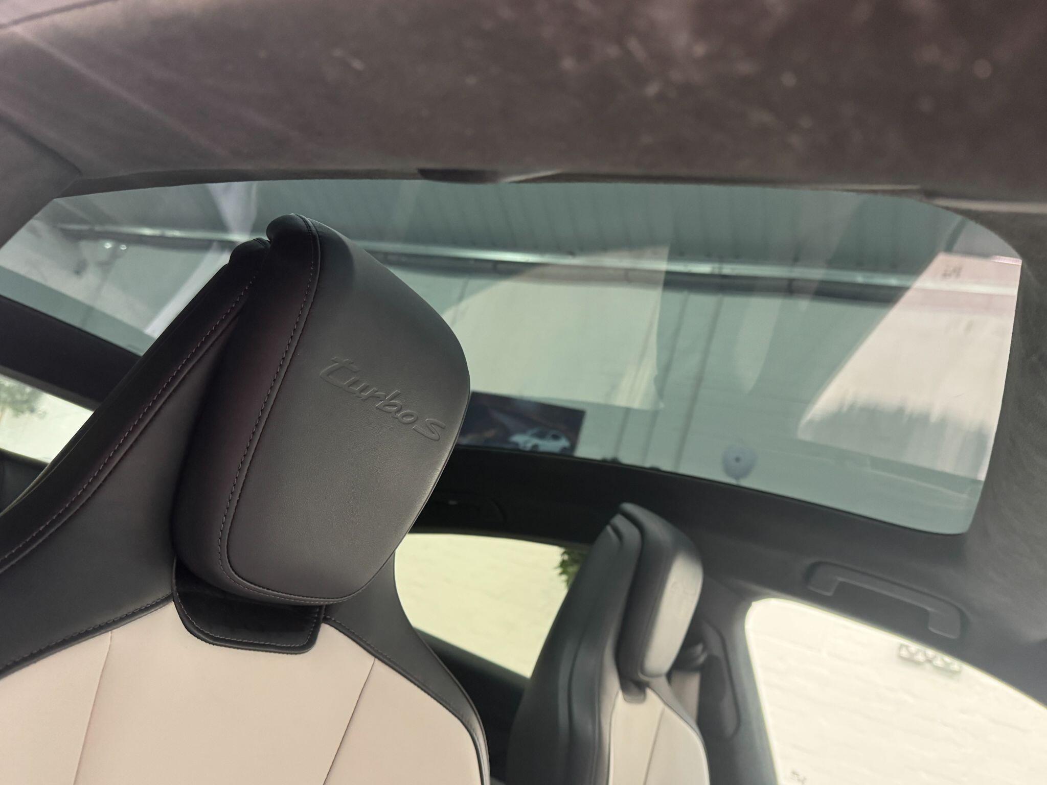 Porsche Taycan - Image 21