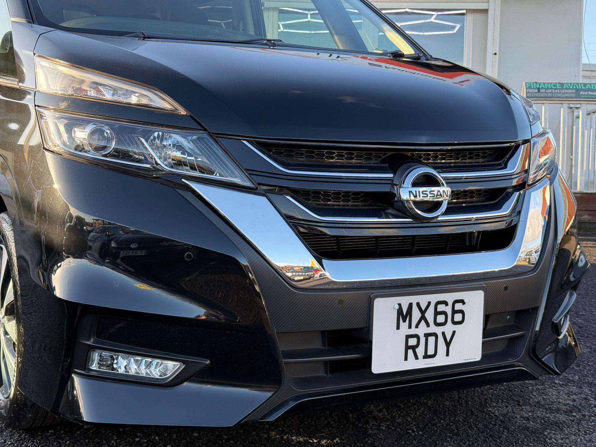 Nissan Serena - Image 10