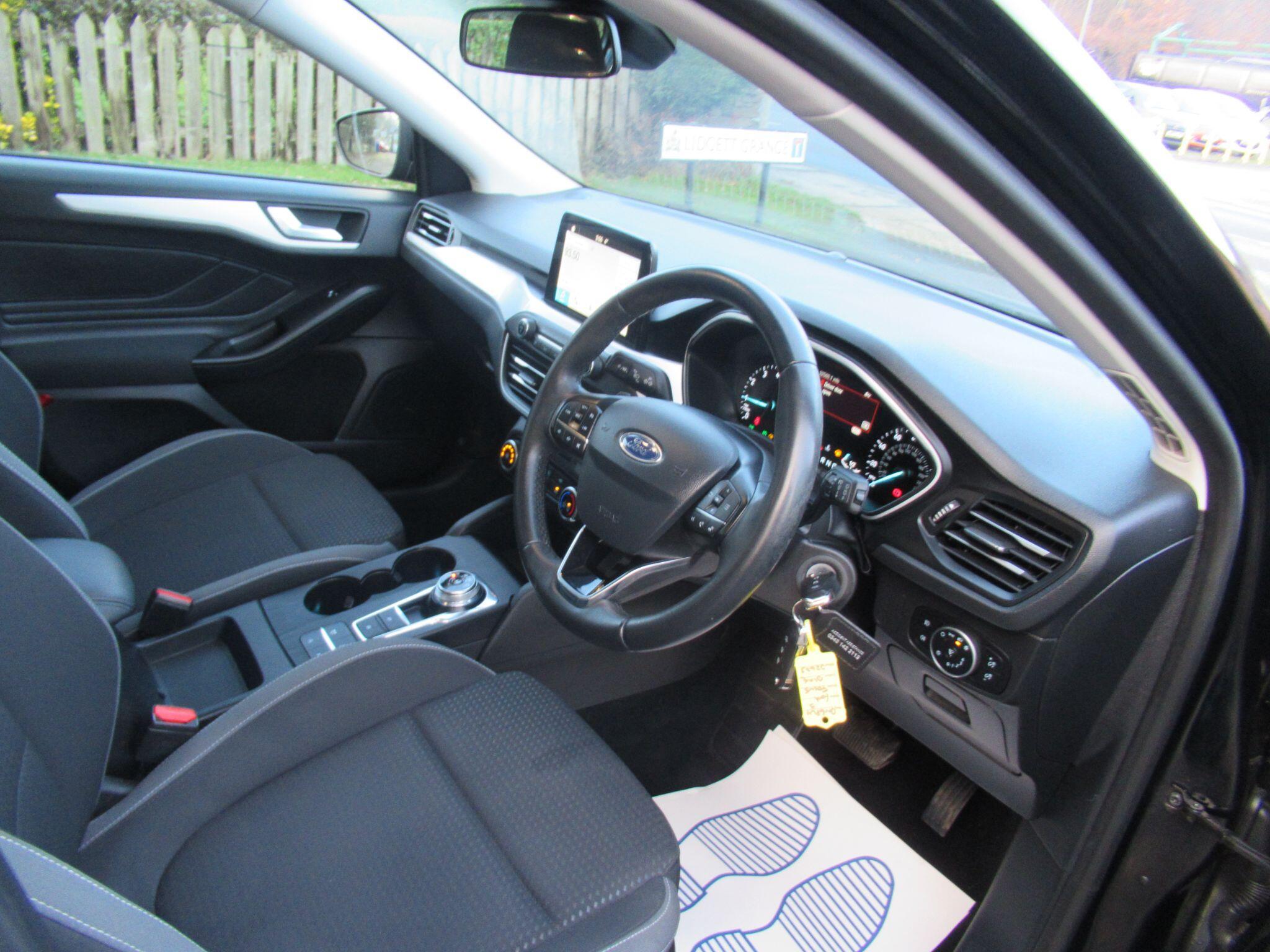 Ford Focus - Image 20