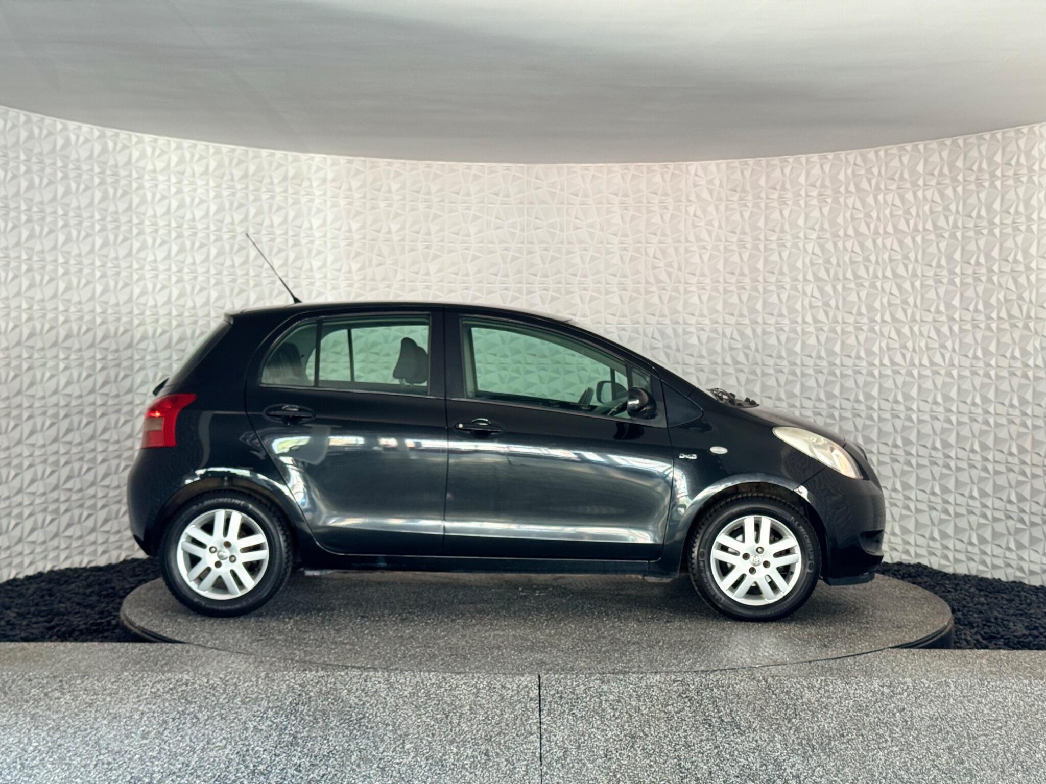 Toyota Yaris - Image 8