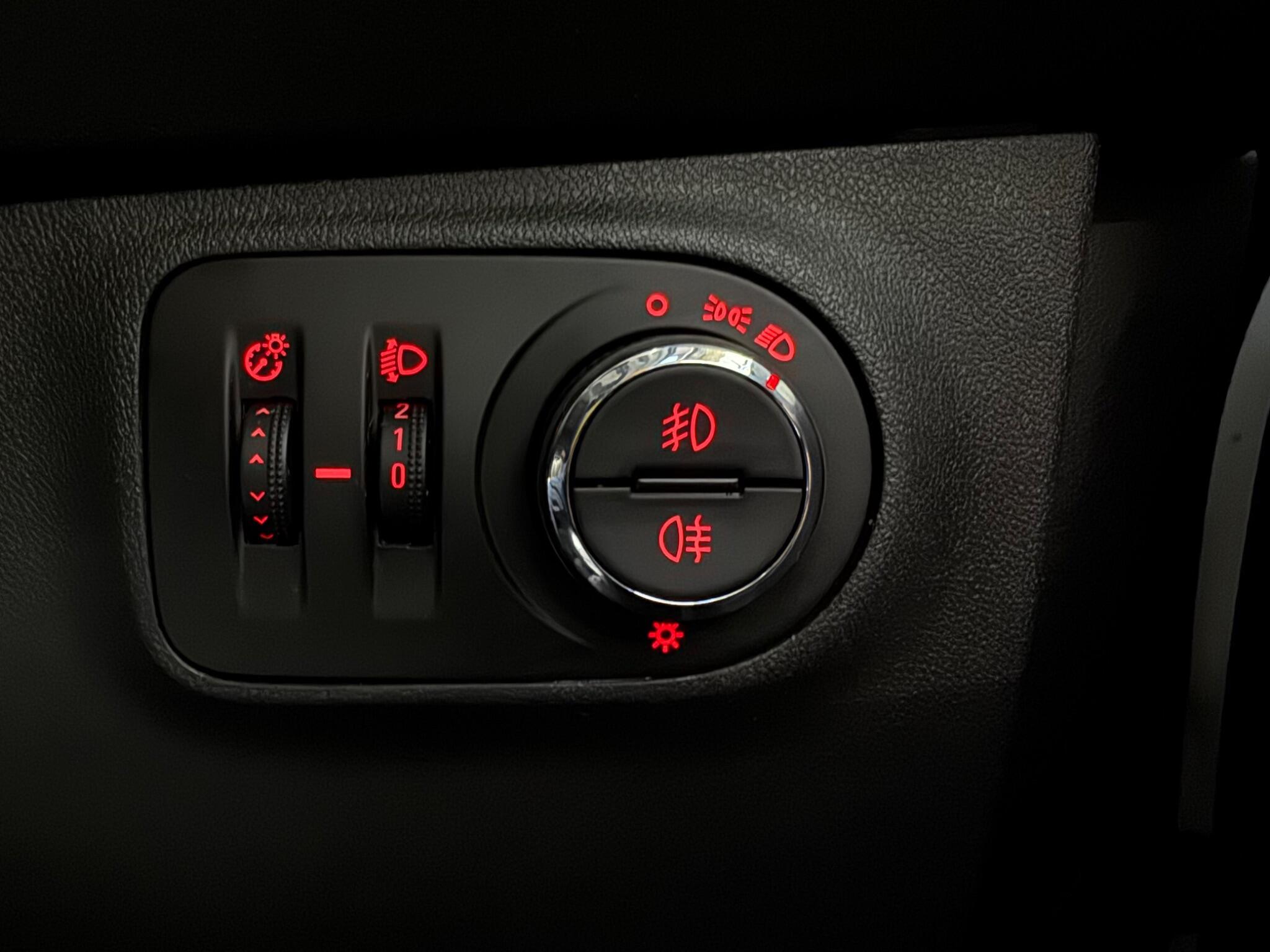 Vauxhall Corsa - Image 20