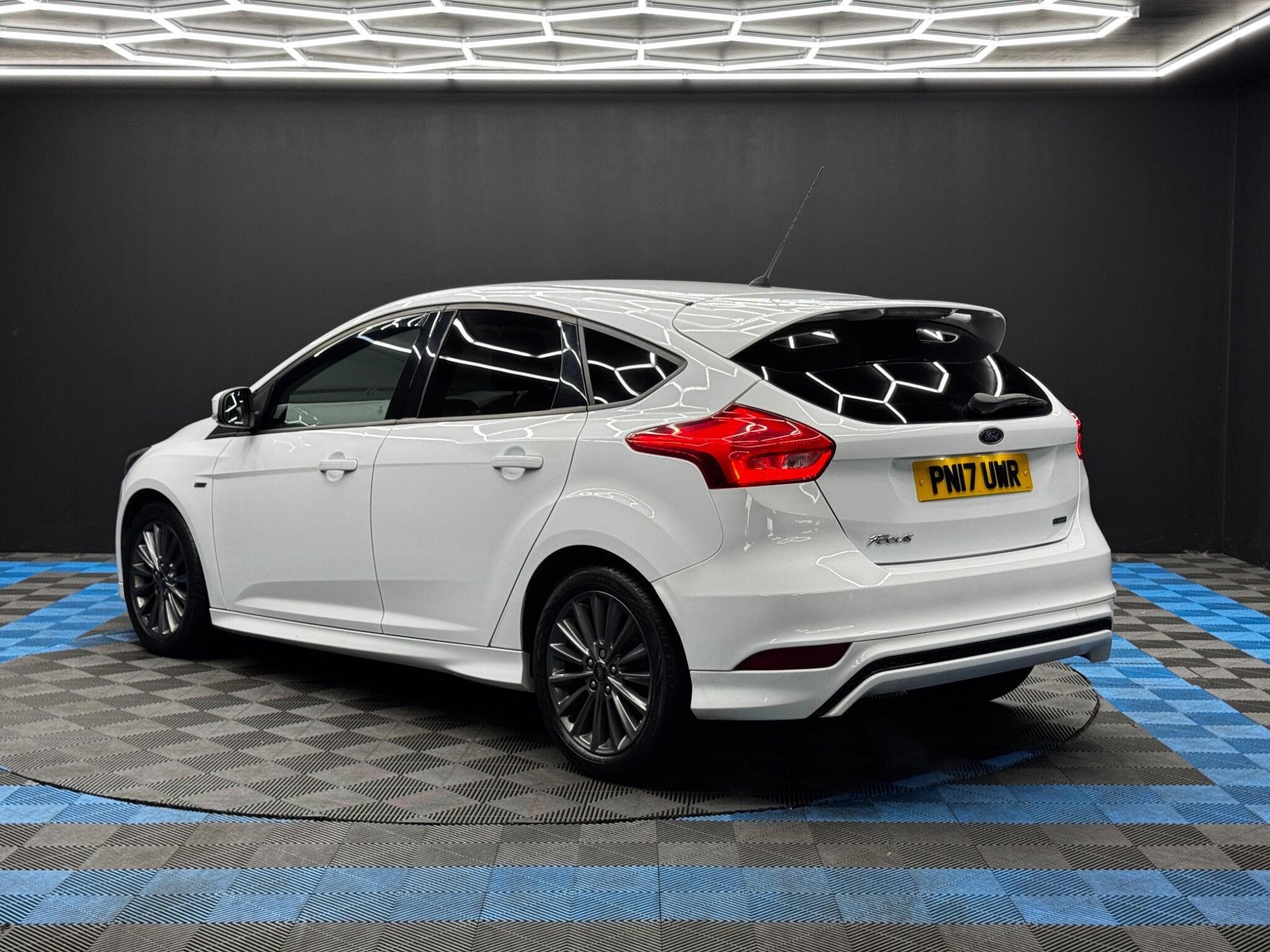 Ford Focus - Image 7