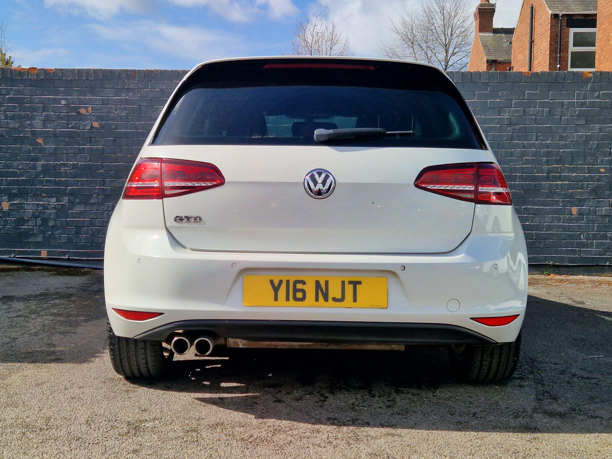 Volkswagen Golf - Image 24