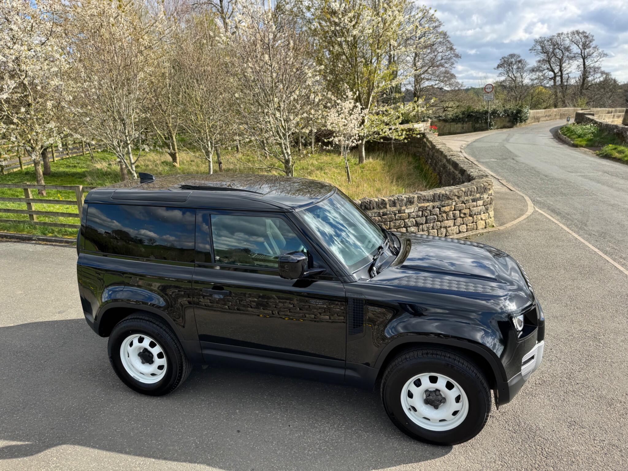 Land Rover Defender 90 - Image 13