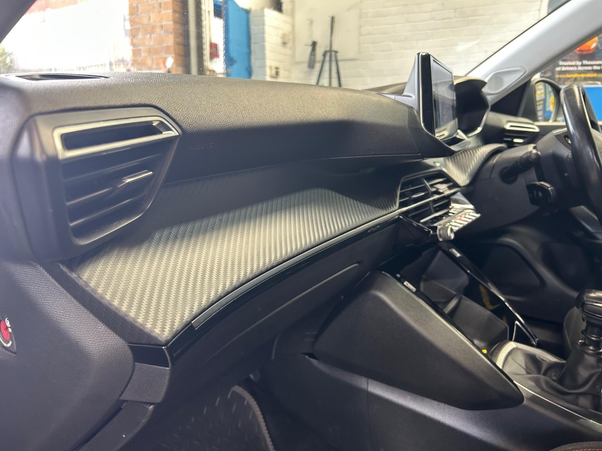 Peugeot 2008 - Image 11