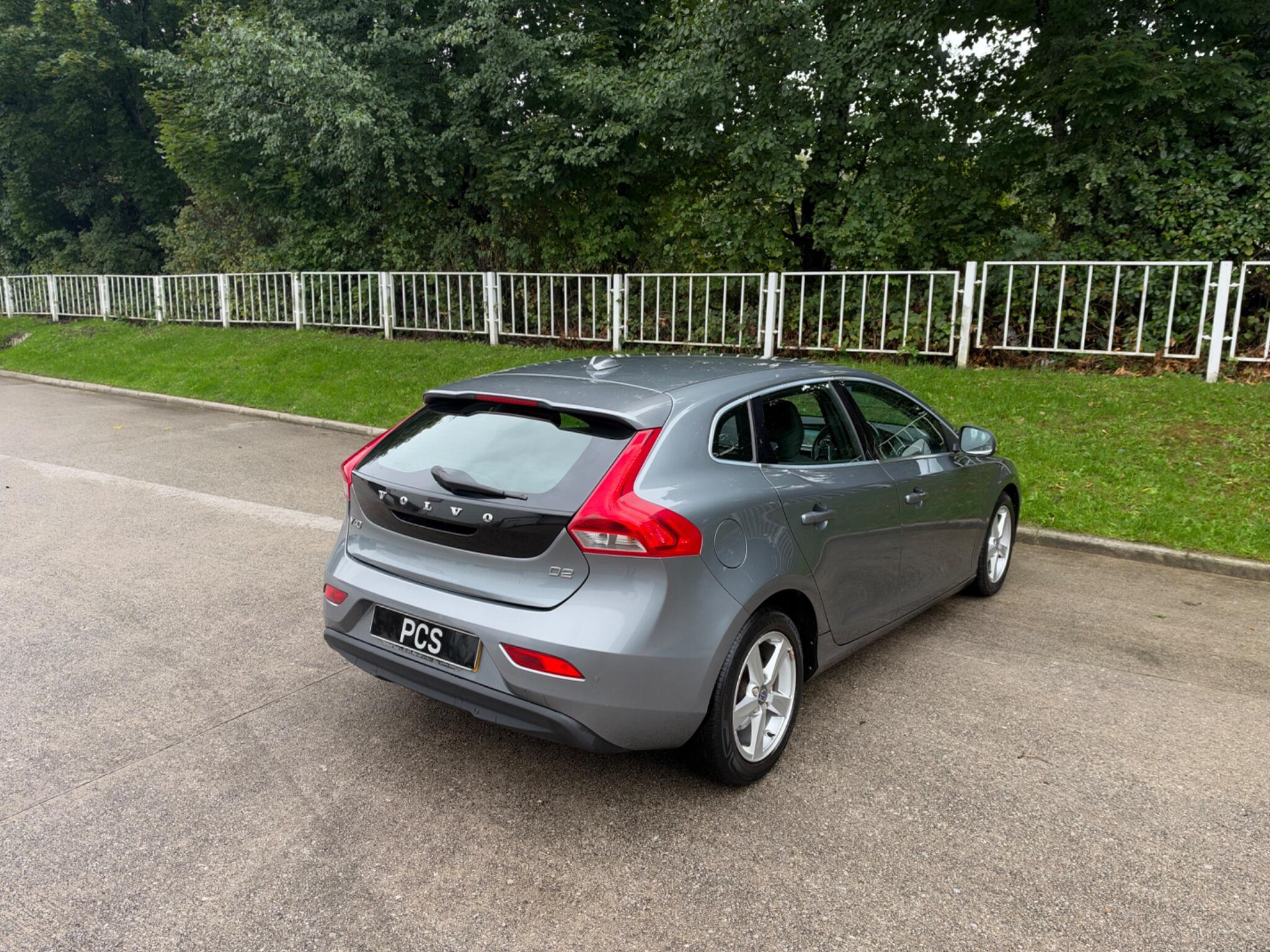 Volvo V40 - Image 12