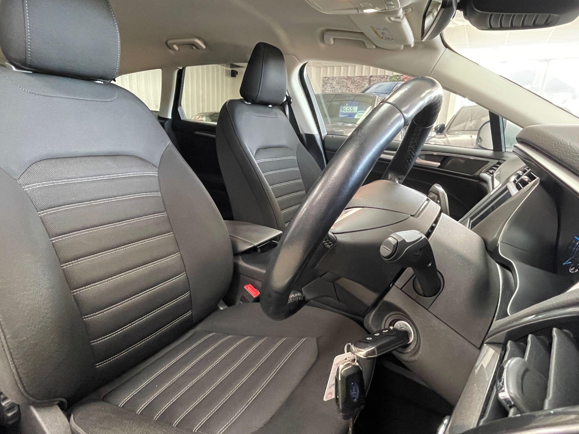 Ford Mondeo - Image 25