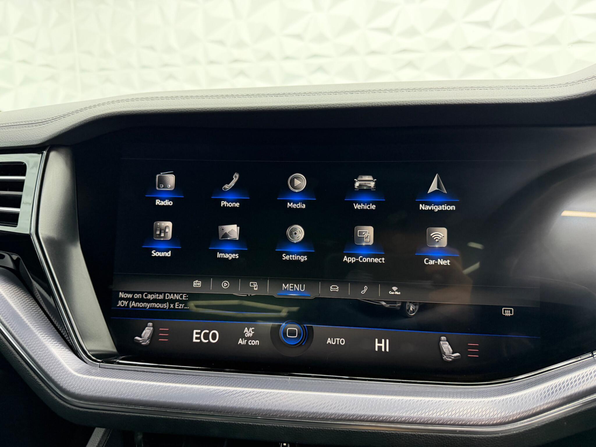 Volkswagen Touareg - Image 33