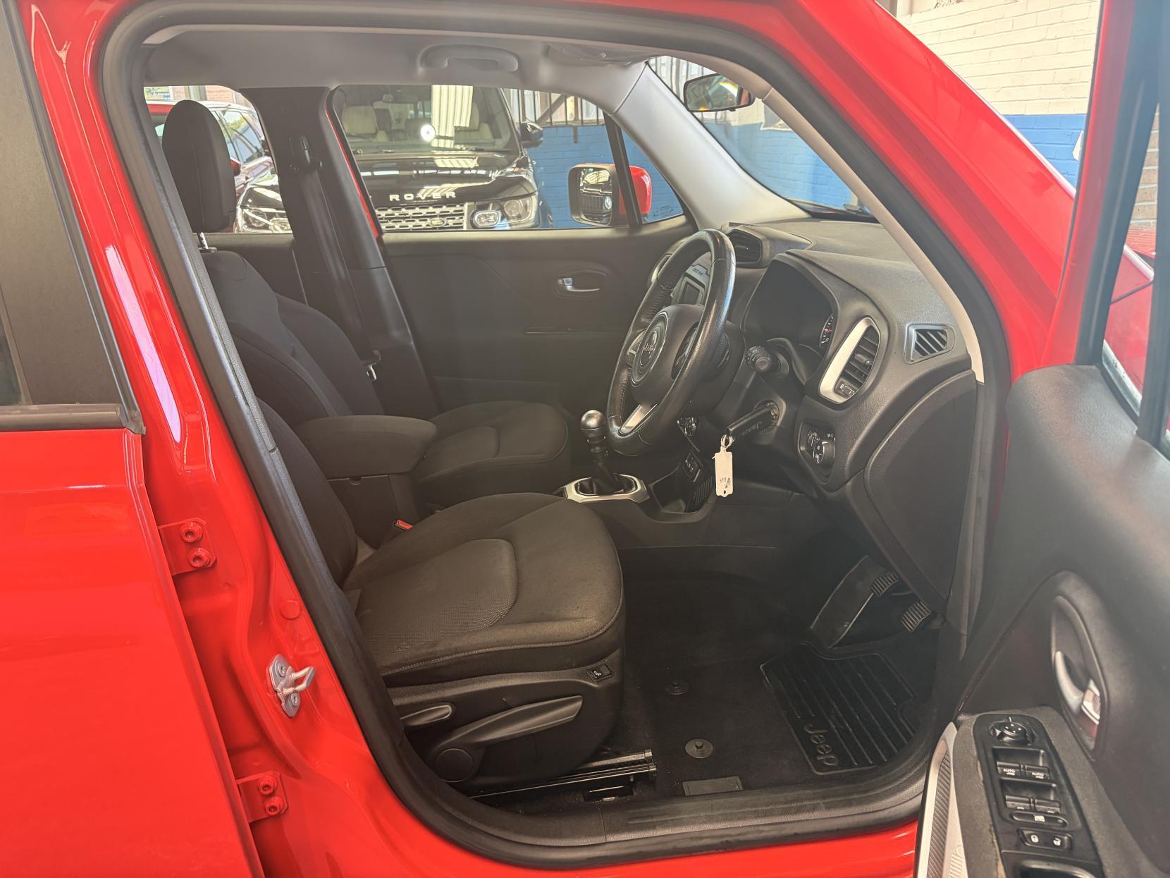 Jeep Renegade - Image 17