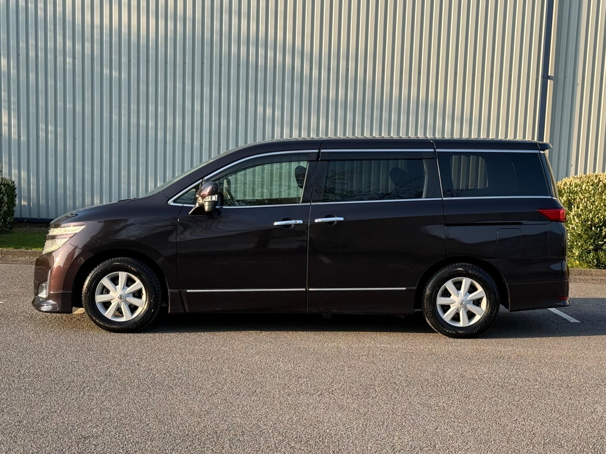 Nissan Elgrand - Image 13