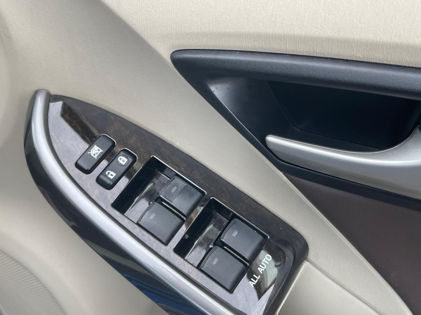 Toyota Prius - Image 12