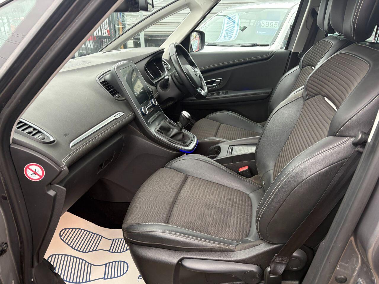 Renault Grand Scenic - Image 11