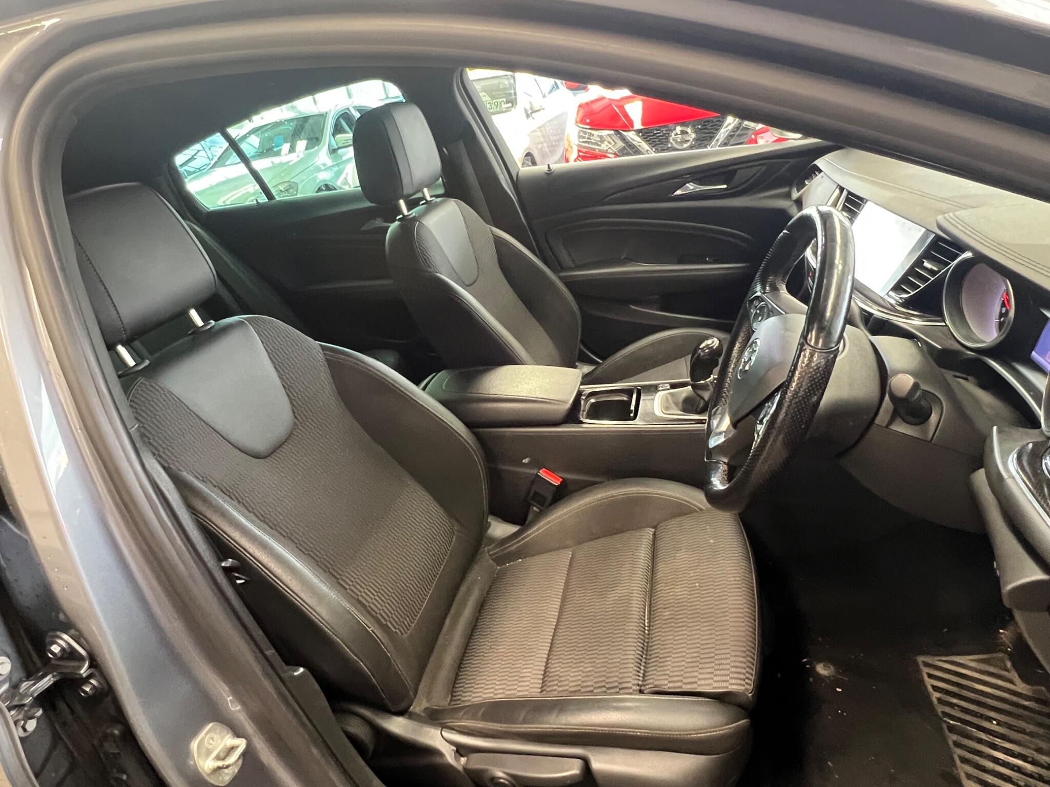 Vauxhall Insignia - Image 17