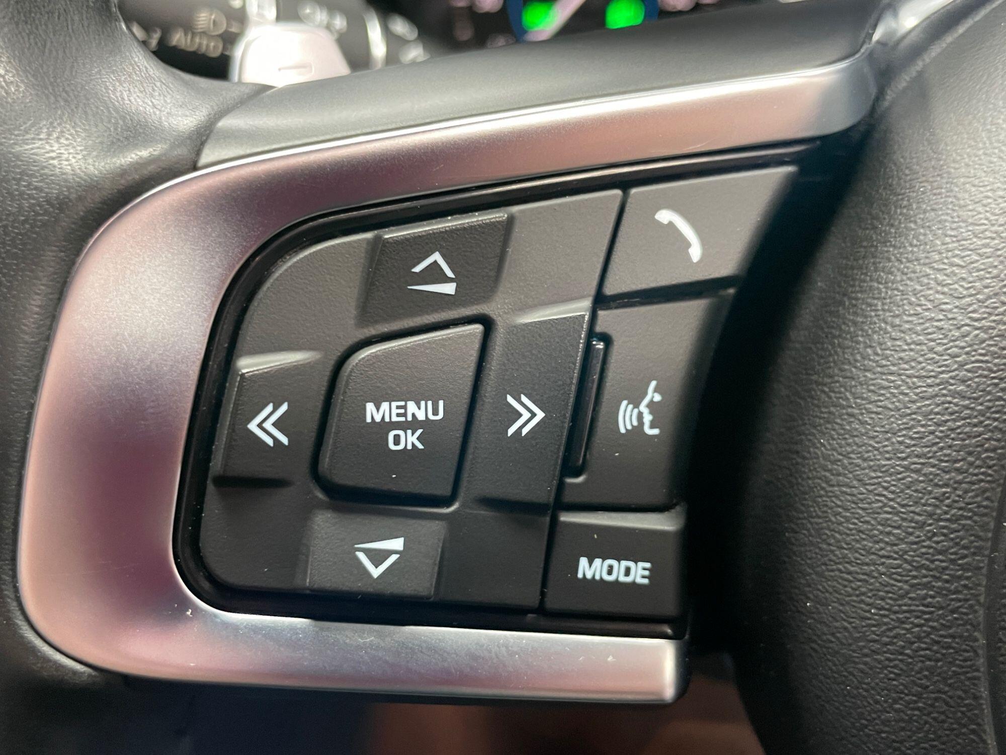 Jaguar XF - Image 36