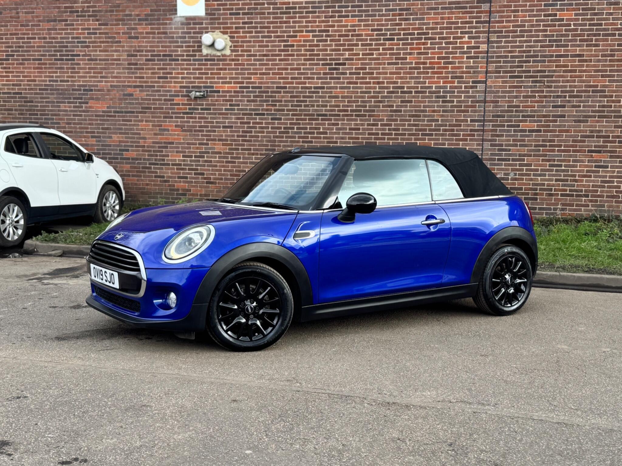 MINI Convertible - Image 13