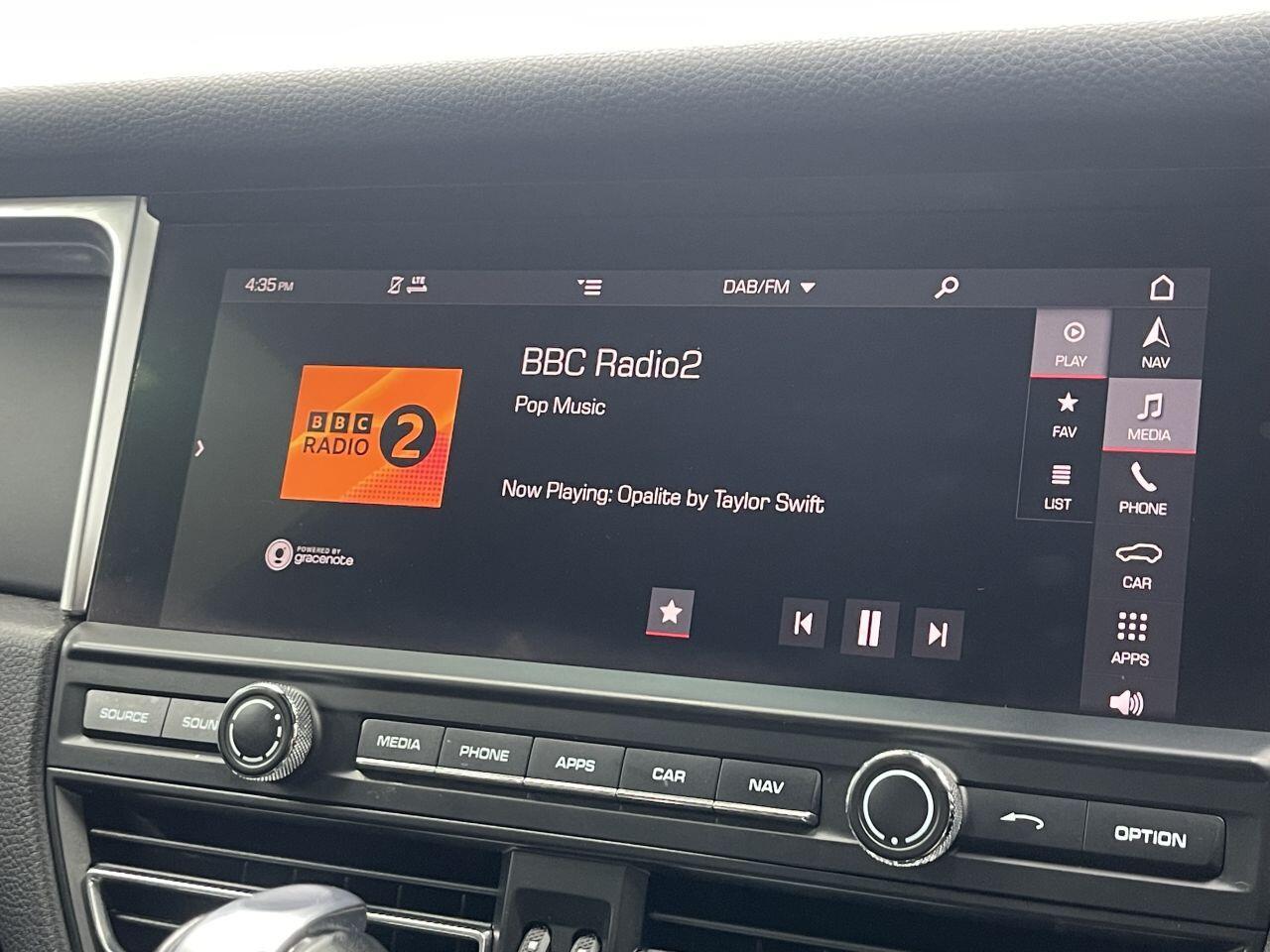 Porsche Macan - Image 42