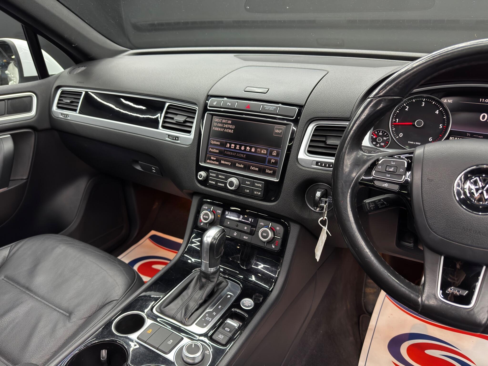 Volkswagen Touareg - Image 24