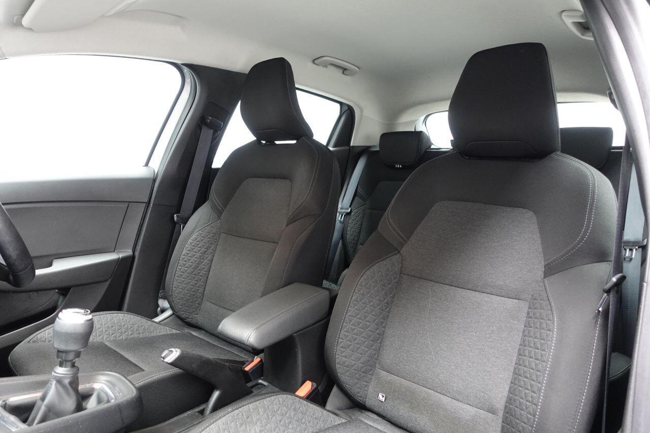 Renault Clio - Image 17
