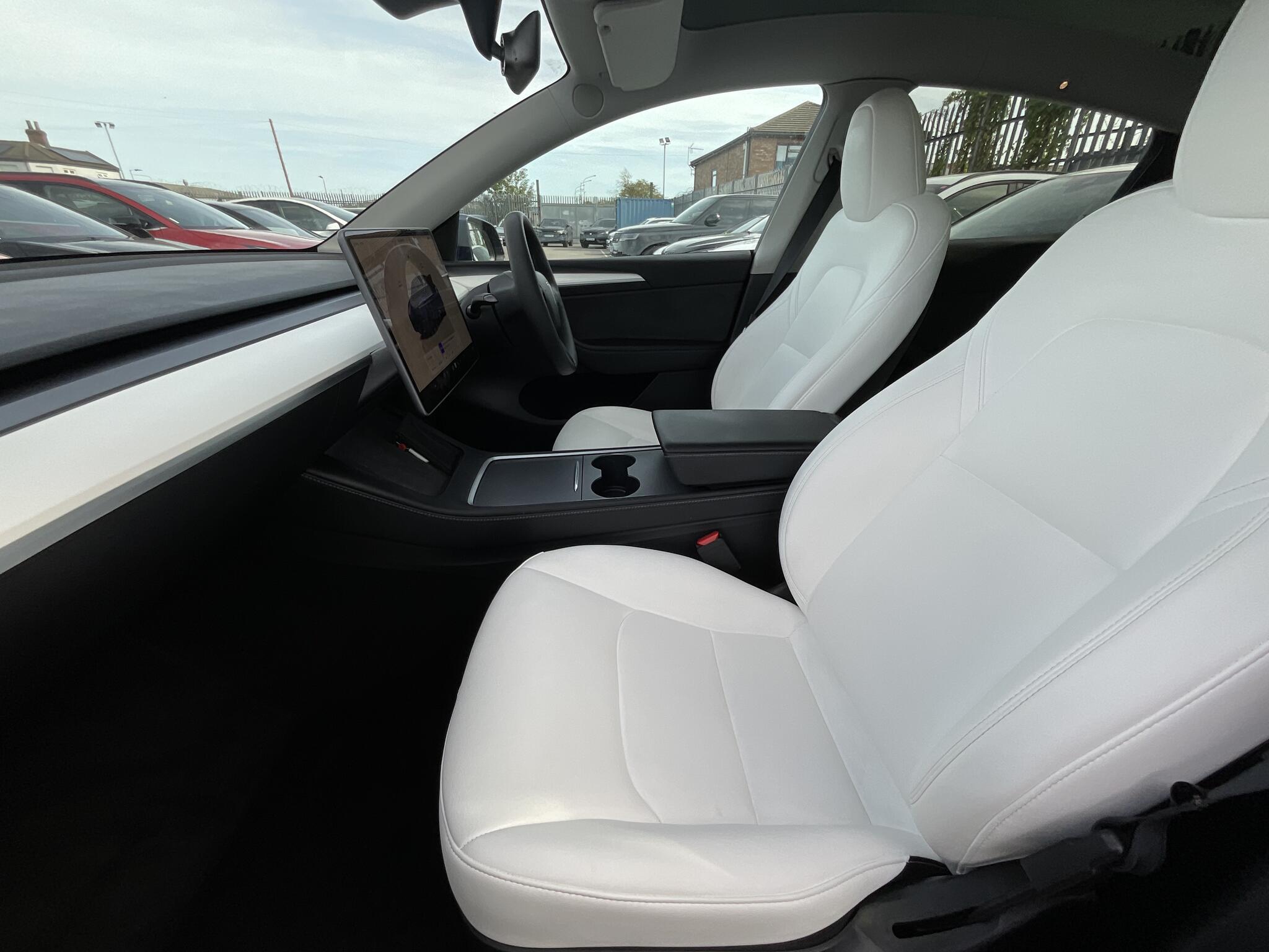 Tesla Model Y - Image 19