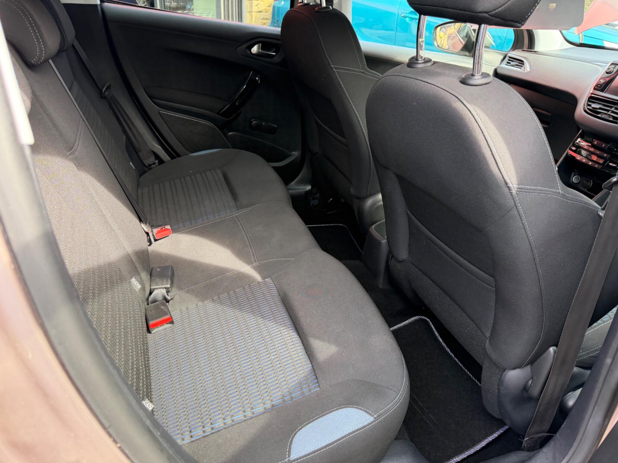 Peugeot 208 - Image 11