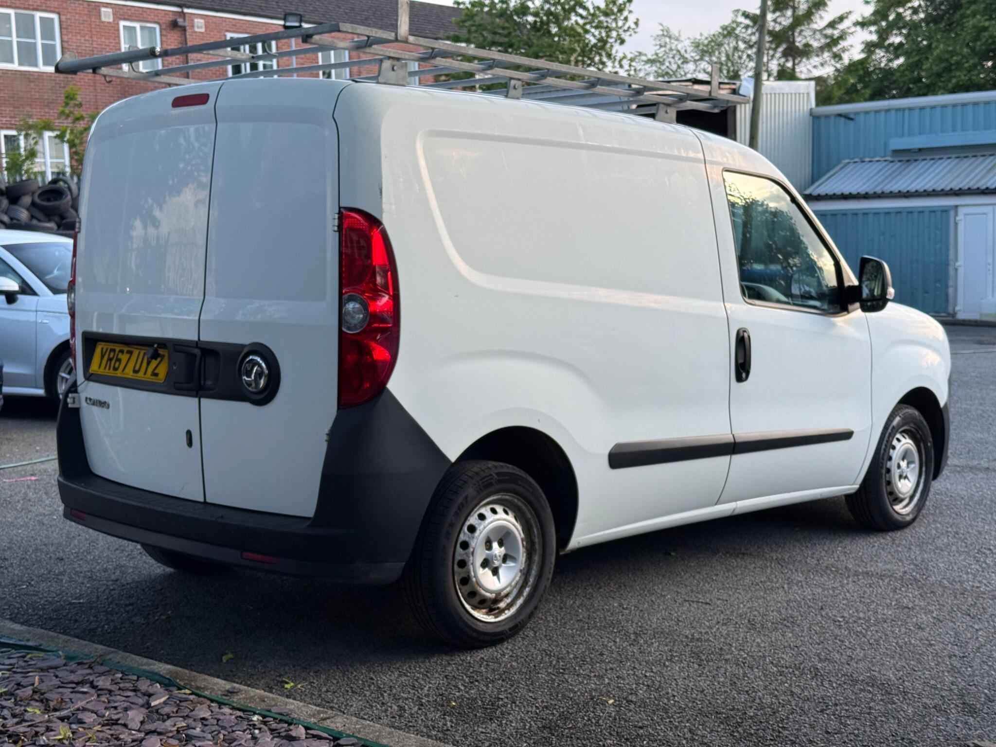 Vauxhall Combo - Image 7